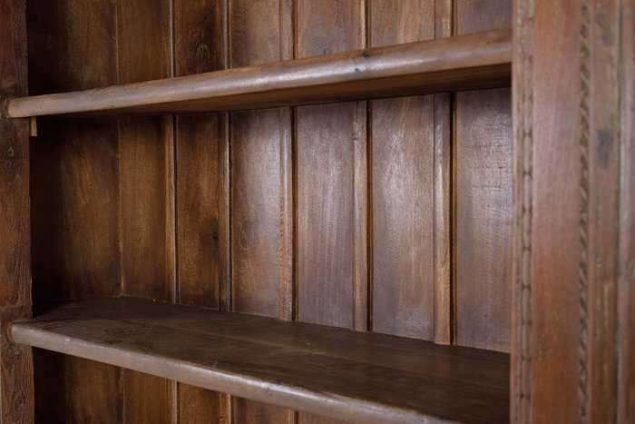 GINER Y COLOMER Librería de madera de mango y madera recuperada